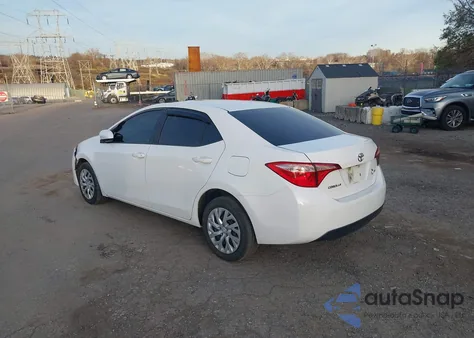 2018 Toyota Corolla Le из США, поврежденный, VIN 5YFBURHE9JP756595